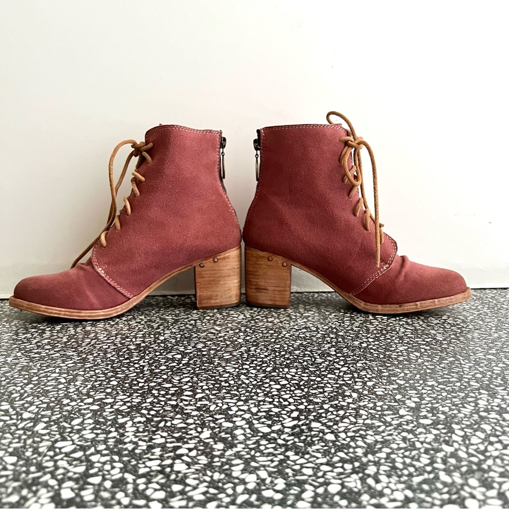 beek Women's Lace Up Boots in Rust Brown